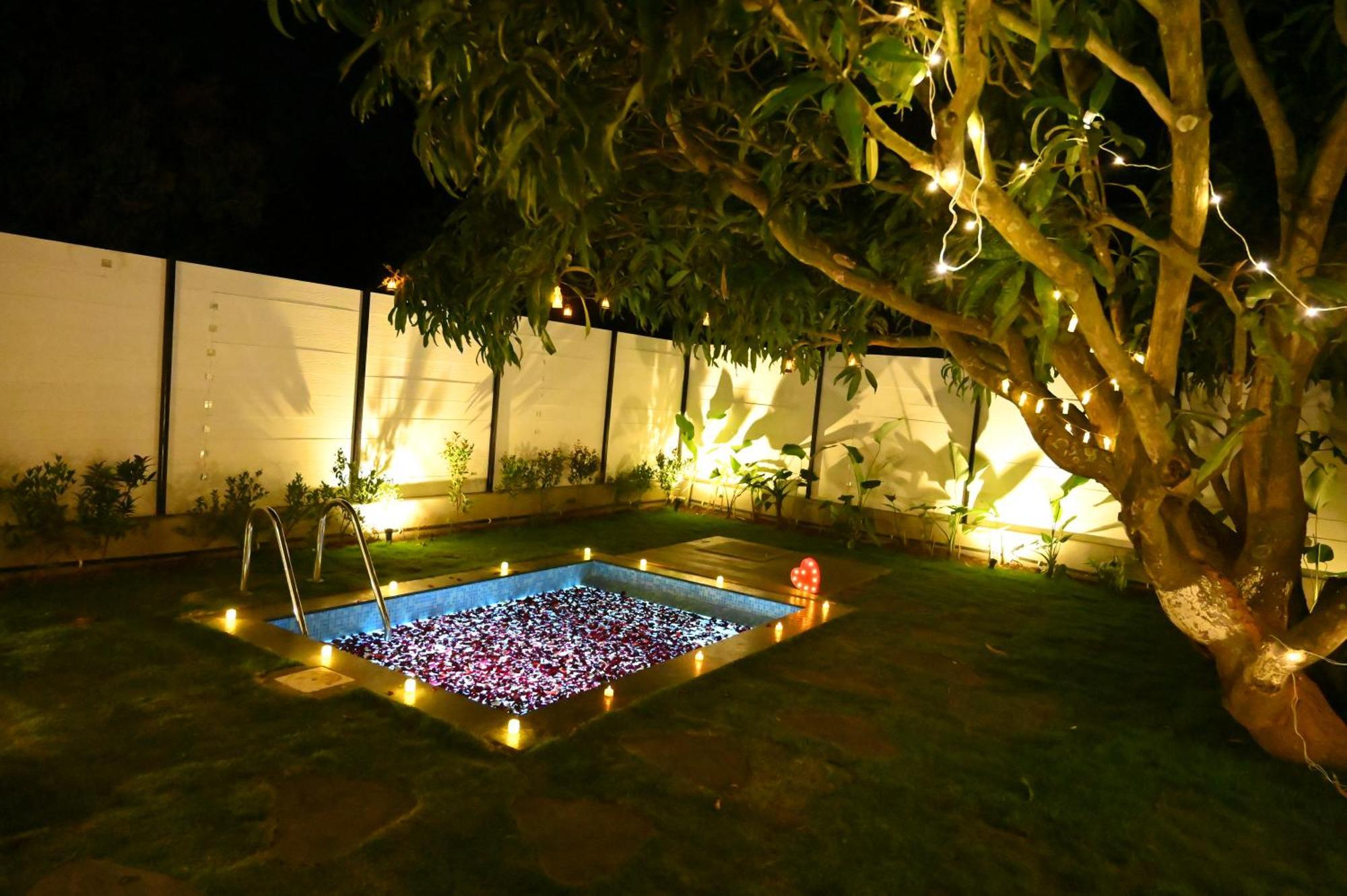 Aura Farms - Private Pool Cottages Rāmanagaram Eksteriør bilde