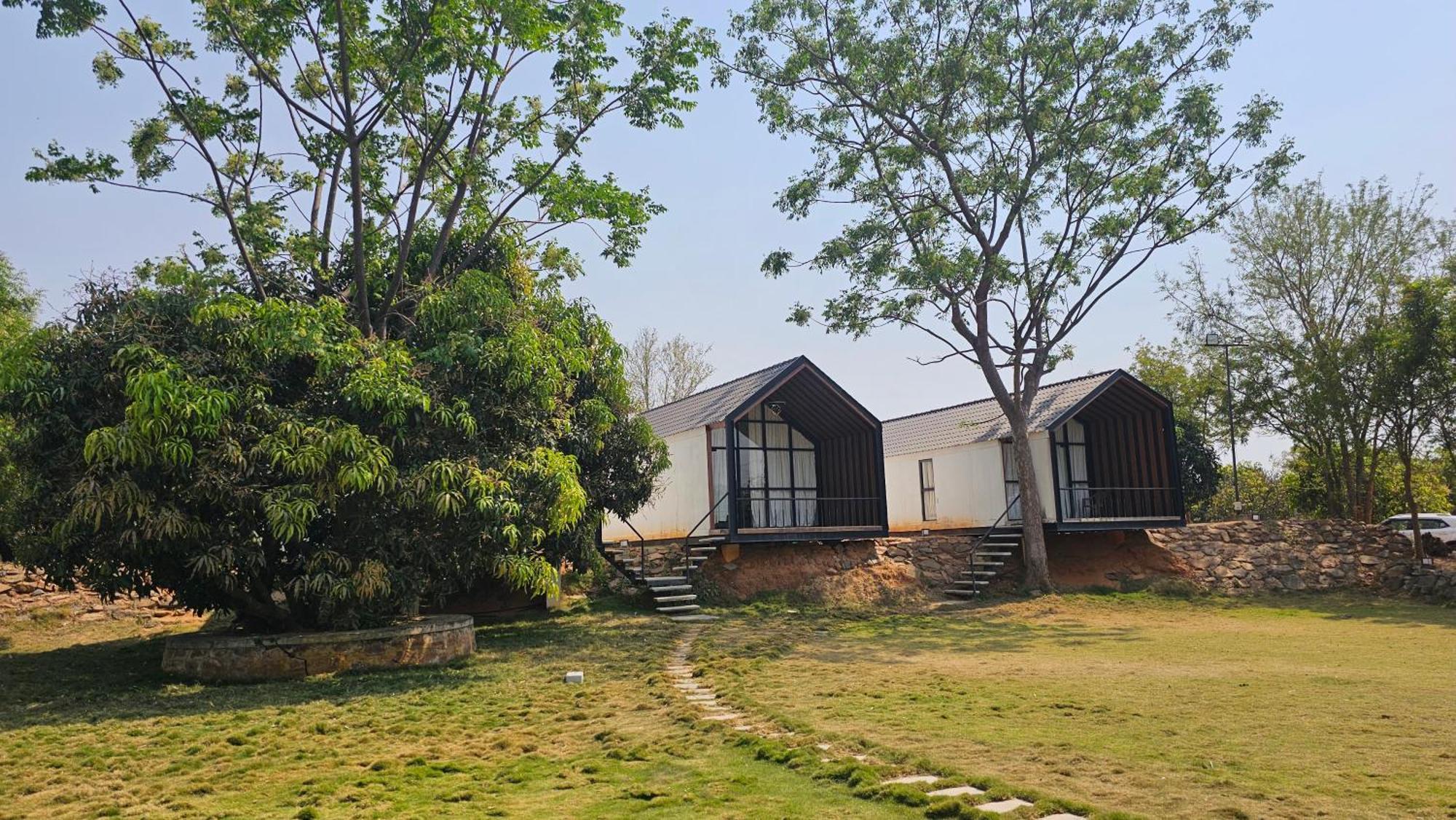 Aura Farms - Private Pool Cottages Rāmanagaram Eksteriør bilde