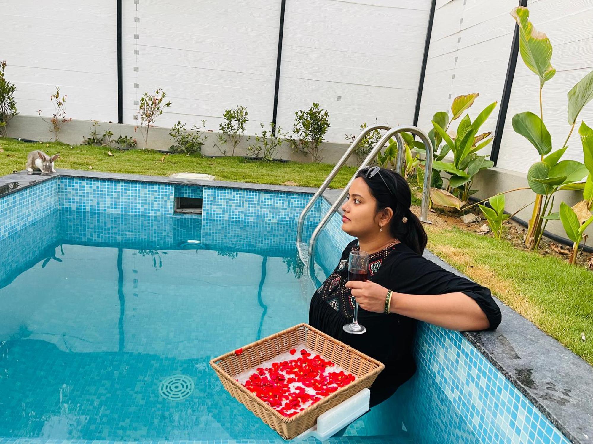 Aura Farms - Private Pool Cottages Rāmanagaram Eksteriør bilde