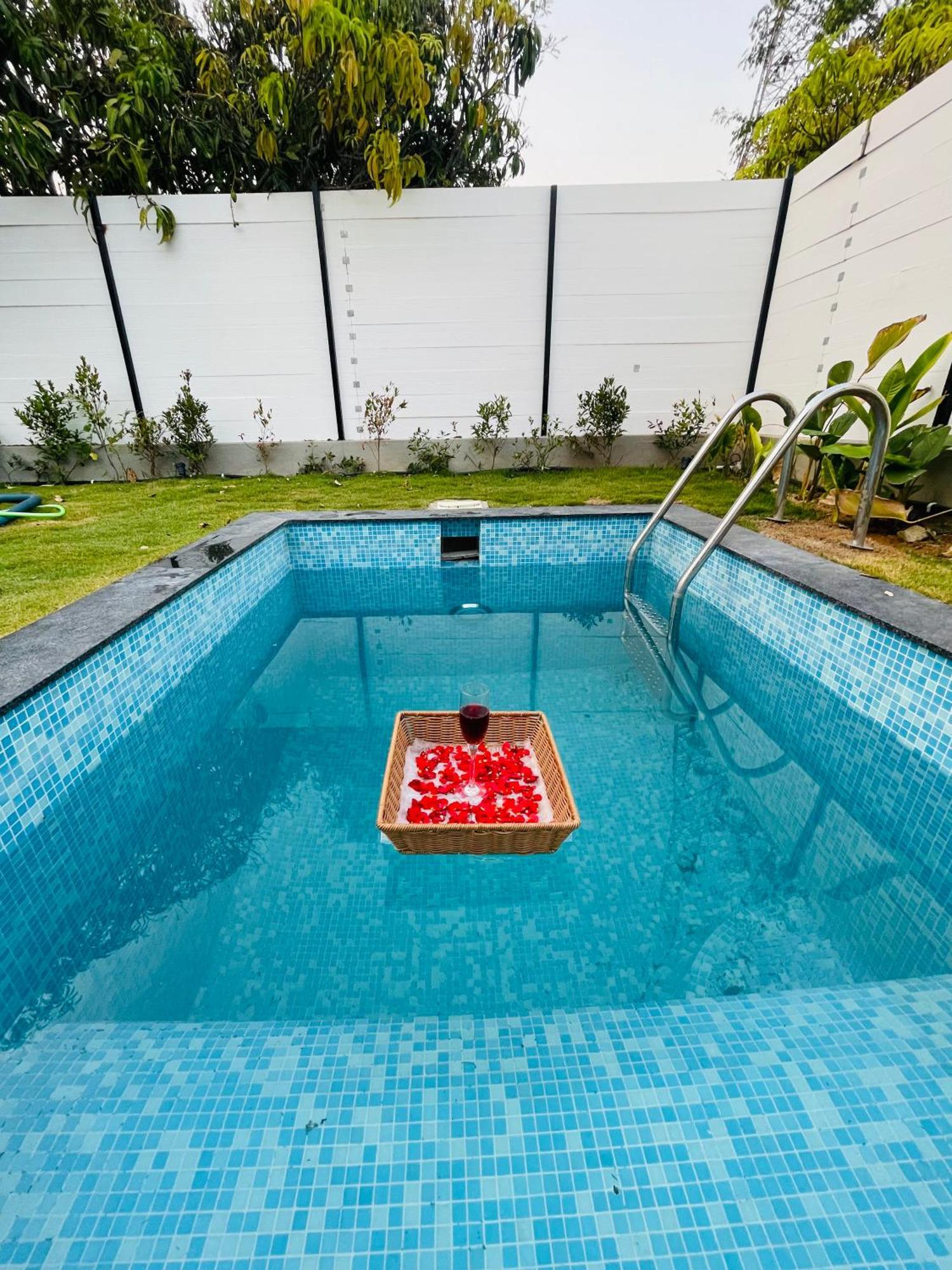 Aura Farms - Private Pool Cottages Rāmanagaram Eksteriør bilde