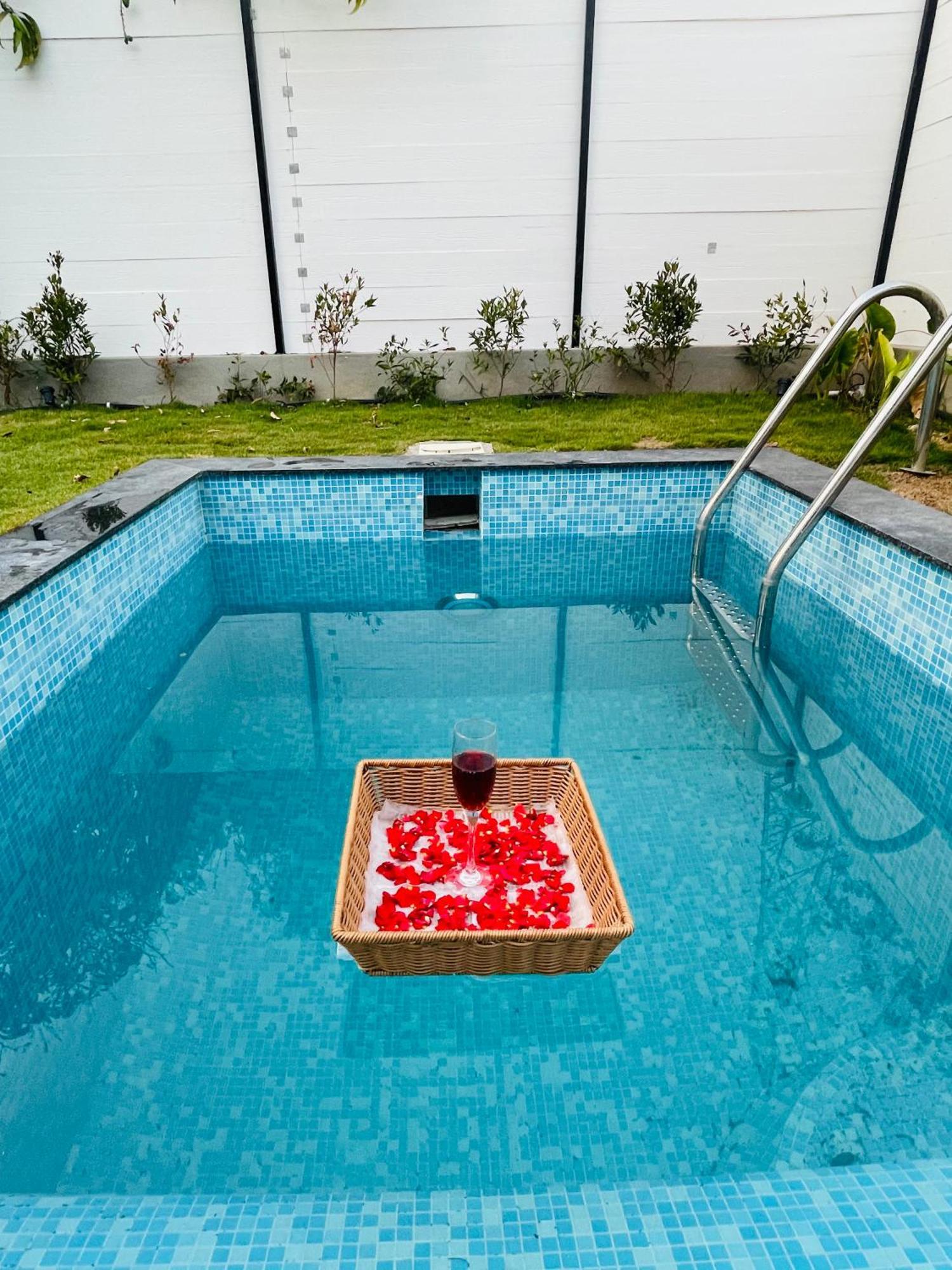 Aura Farms - Private Pool Cottages Rāmanagaram Eksteriør bilde